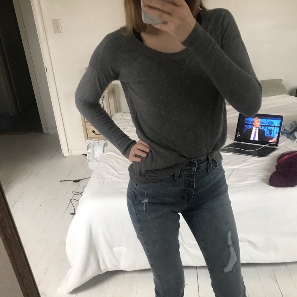 American Eagle Sweater